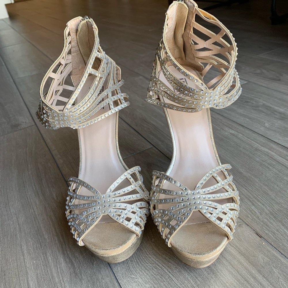 Mix No. 6 Gold Shimmer Size 9 Platform Heels.